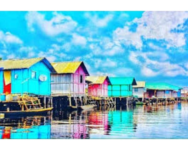 Explore the Enchanting Nzulezo Stilt Village