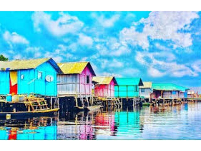 Explore the Enchanting Nzulezo Stilt Village